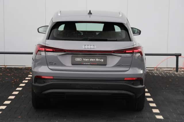 Audi Q4 e-tron (2025) thumbnail 6