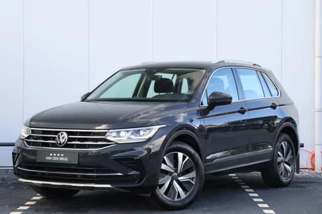 Volkswagen Tiguan (2022) thumbnail 1