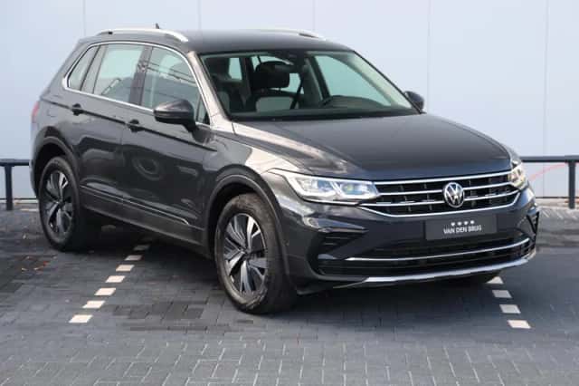 Volkswagen Tiguan (2022) thumbnail 3