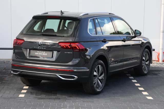 Volkswagen Tiguan (2022) thumbnail 5