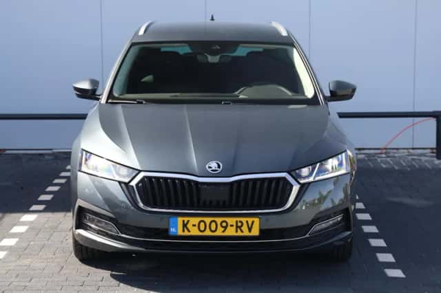 Škoda Octavia (2020) thumbnail 4