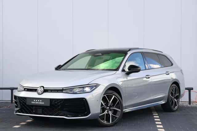 Volkswagen Passat (2025) thumbnail 1