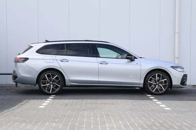 Volkswagen Passat (2025) thumbnail 2