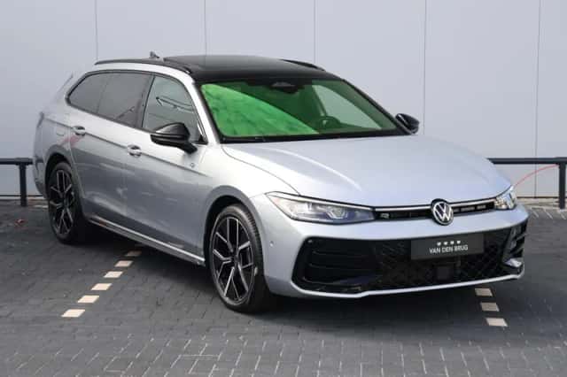 Volkswagen Passat (2025) thumbnail 3