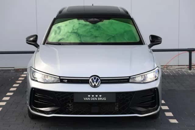 Volkswagen Passat (2025) thumbnail 4