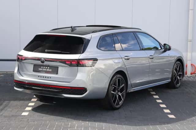 Volkswagen Passat (2025) thumbnail 5