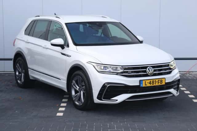 Volkswagen Tiguan (2021) thumbnail 3