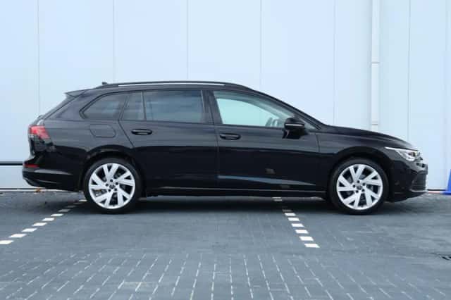 Volkswagen Golf (2023) thumbnail 2