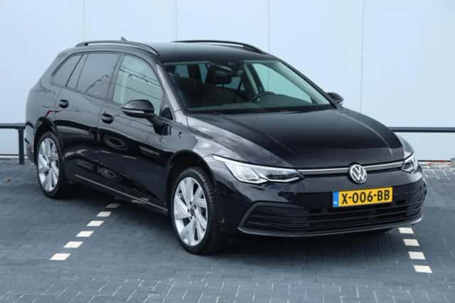 Volkswagen Golf (2023) thumbnail 4