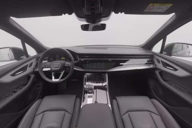 Audi Q7 (2025) thumbnail 3