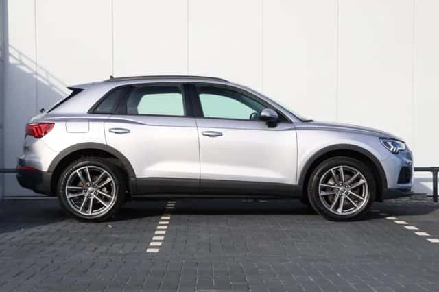 Audi Q3 (2021) thumbnail 2