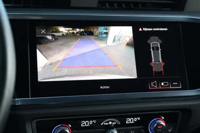 Audi Q3 (2021) thumbnail 5