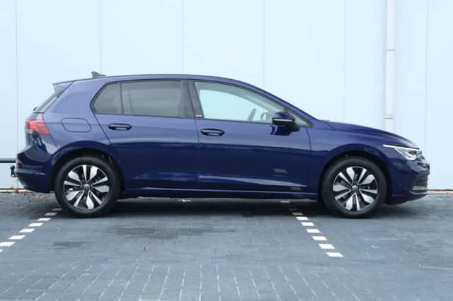 Volkswagen Golf (2023) thumbnail 2