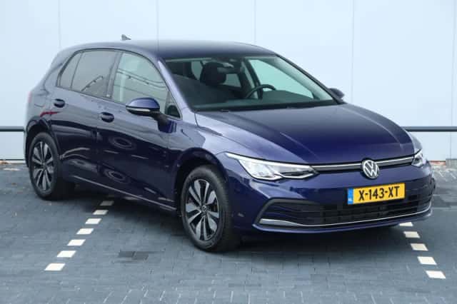 Volkswagen Golf (2023) thumbnail 3