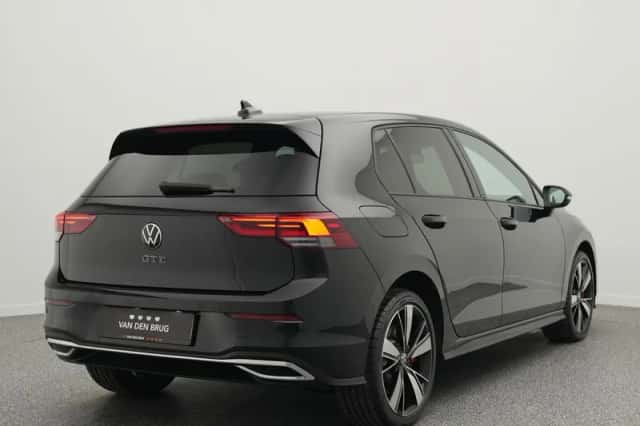Volkswagen Golf (2022) thumbnail 2