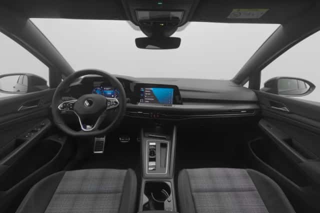 Volkswagen Golf (2022) thumbnail 3
