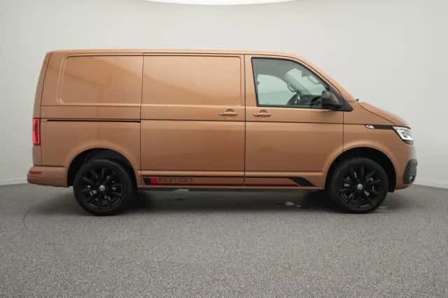 Volkswagen Transporter (2023) thumbnail 2
