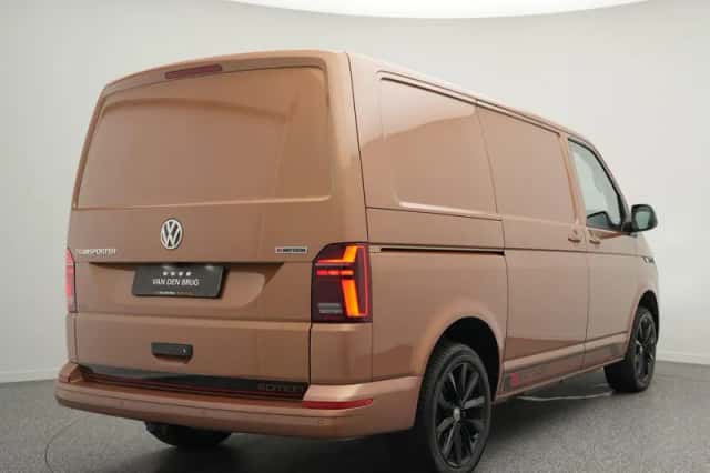 Volkswagen Transporter (2023) thumbnail 4