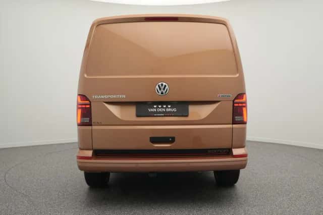 Volkswagen Transporter (2023) thumbnail 5