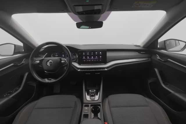 Škoda Octavia (2023) thumbnail 3