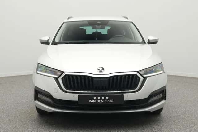 Škoda Octavia (2023) thumbnail 5