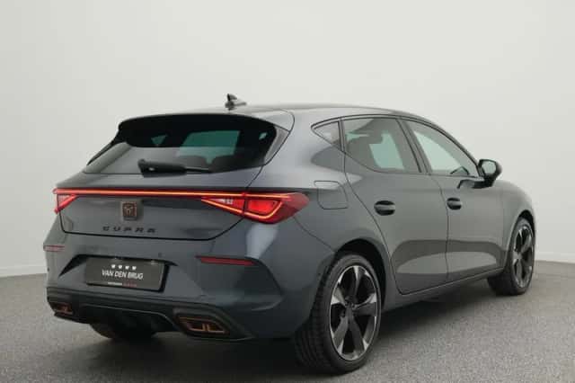 CUPRA Leon (2022) thumbnail 2