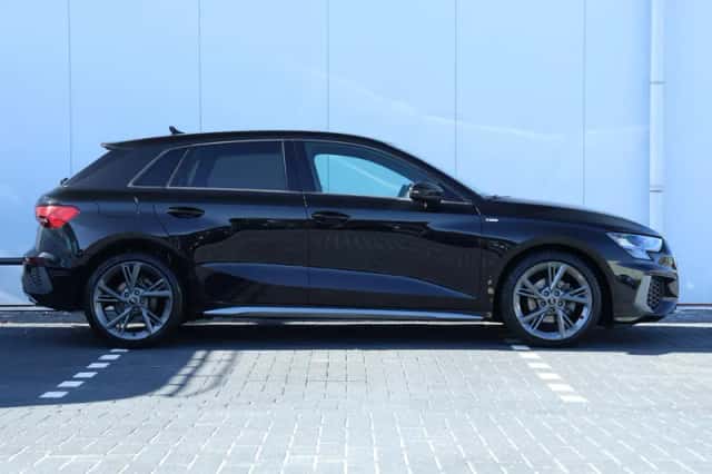 Audi A3 (2023) thumbnail 2