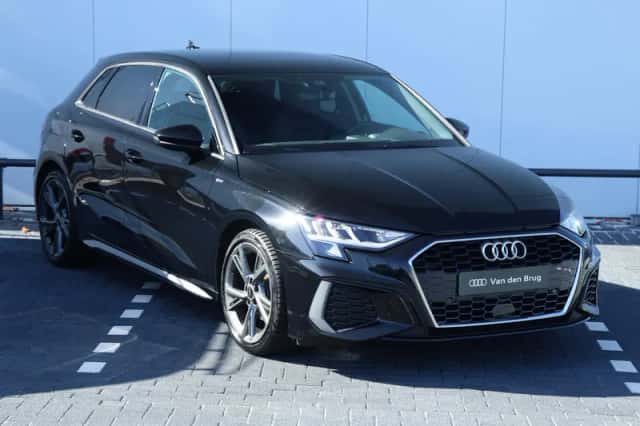Audi A3 (2023) thumbnail 3