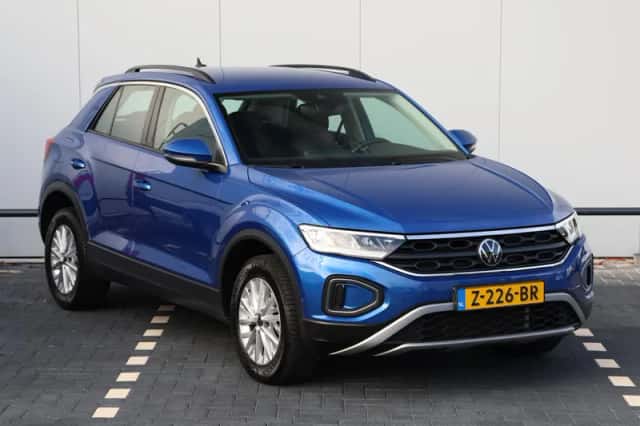 Volkswagen T-Roc (2023) thumbnail 3