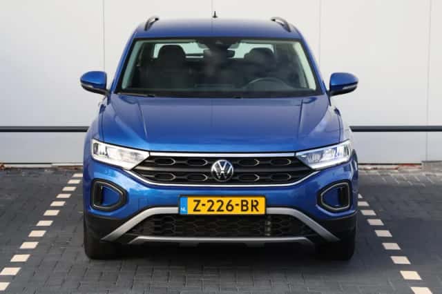 Volkswagen T-Roc (2023) thumbnail 4