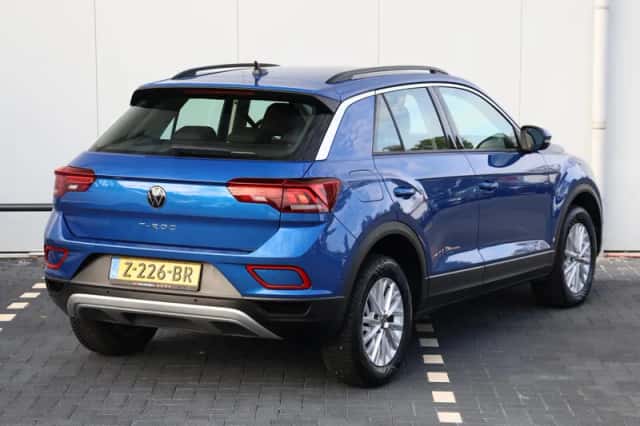 Volkswagen T-Roc (2023) thumbnail 5