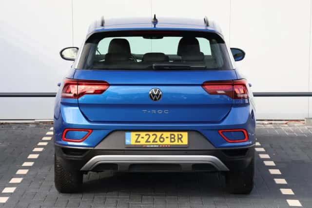 Volkswagen T-Roc (2023) thumbnail 6