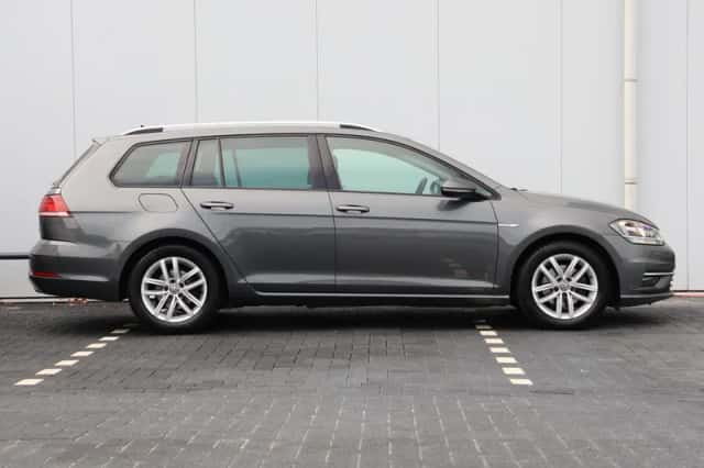 Volkswagen Golf (2018) thumbnail 2