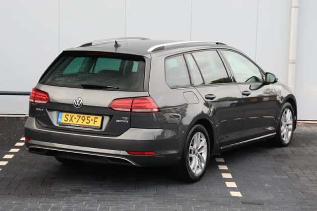 Volkswagen Golf (2018) thumbnail 5