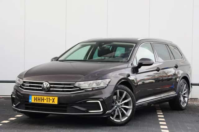 Volkswagen Passat (2022) thumbnail 1