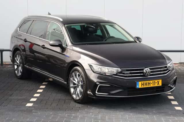 Volkswagen Passat (2022) thumbnail 3