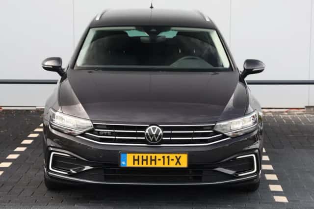 Volkswagen Passat (2022) thumbnail 4