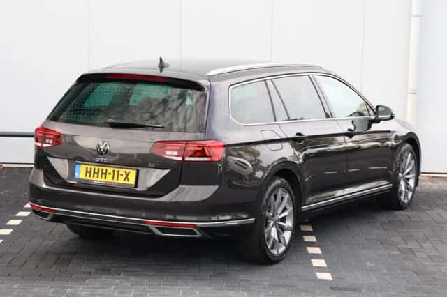 Volkswagen Passat (2022) thumbnail 5