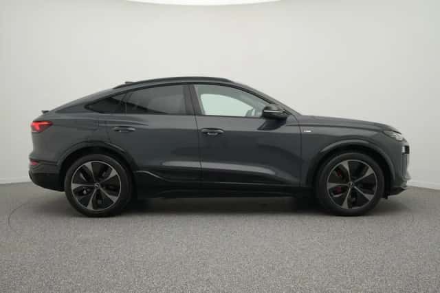 Audi Q6 e-tron (2025) thumbnail 2