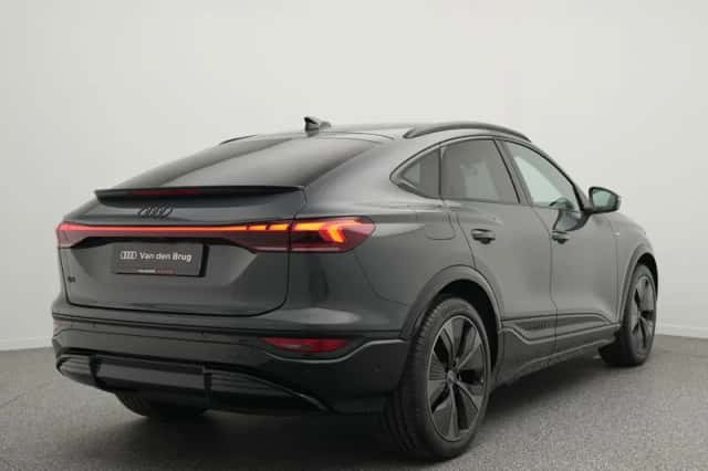 Audi Q6 e-tron (2025) thumbnail 4