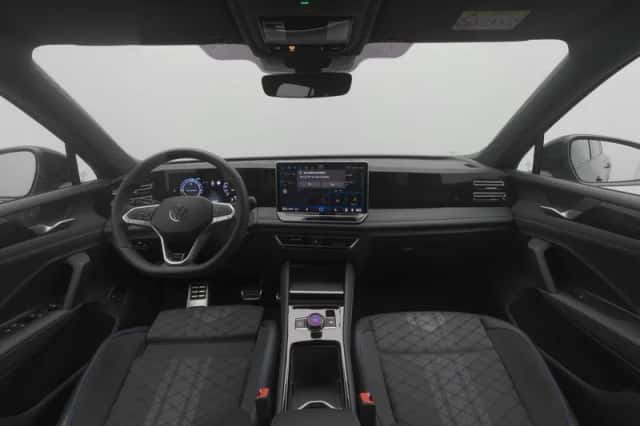 Volkswagen Tiguan (2025) thumbnail 3