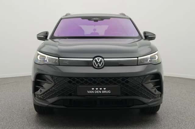 Volkswagen Tiguan (2025) thumbnail 5