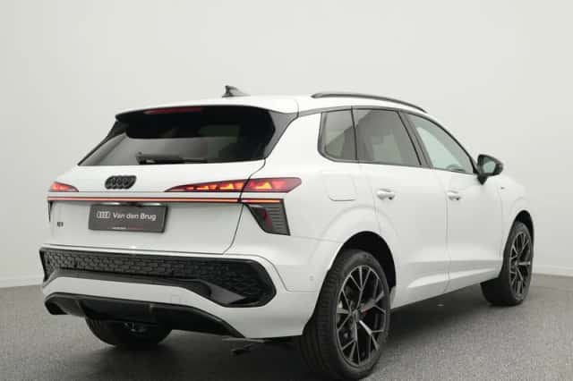 Audi Q3 (2025) thumbnail 2