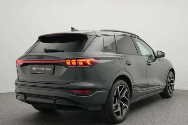 Audi Q6 e-tron (2025) thumbnail 2