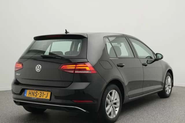 Volkswagen Golf (2020) thumbnail 2