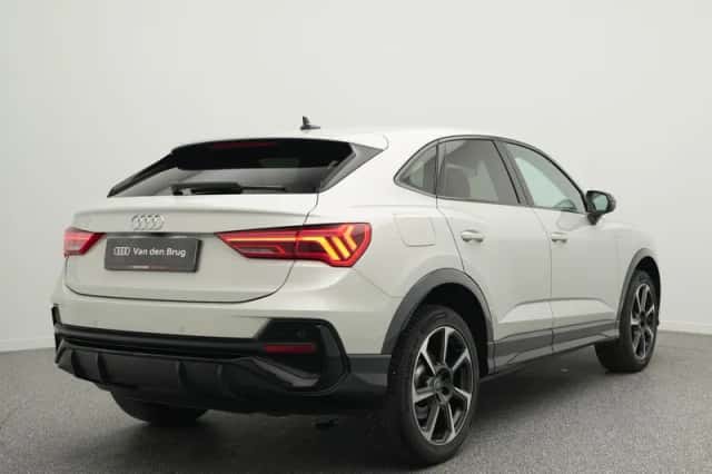 Audi Q3 (2022) thumbnail 2
