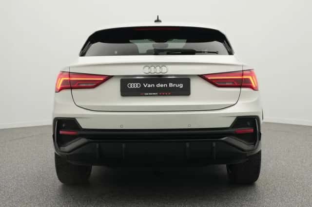 Audi Q3 (2022) thumbnail 6