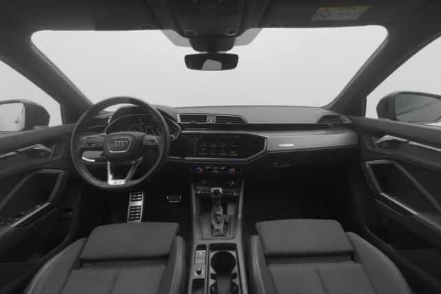 Audi Q3 (2023) thumbnail 3