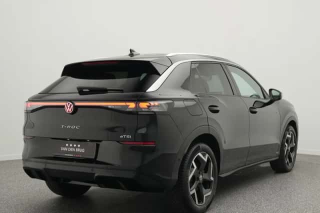 Volkswagen T-Roc (2025) thumbnail 2