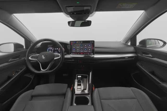 Volkswagen Golf (2025) thumbnail 3